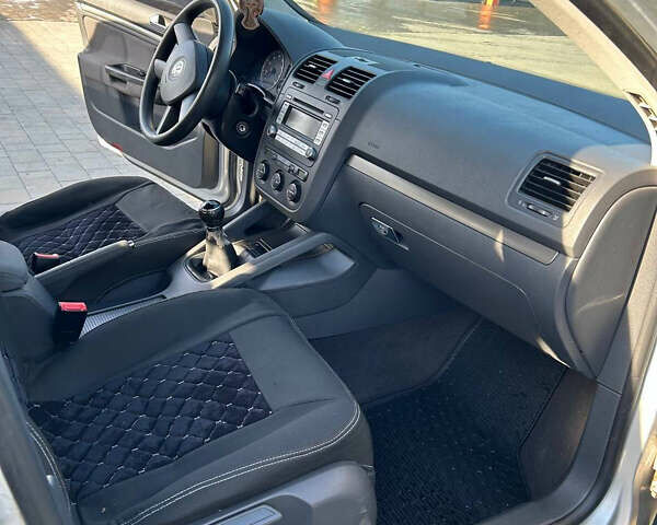 Серый Фольксваген Гольф, объемом двигателя 1.4 л и пробегом 294 тыс. км за 5500 $, фото 4 на Automoto.ua