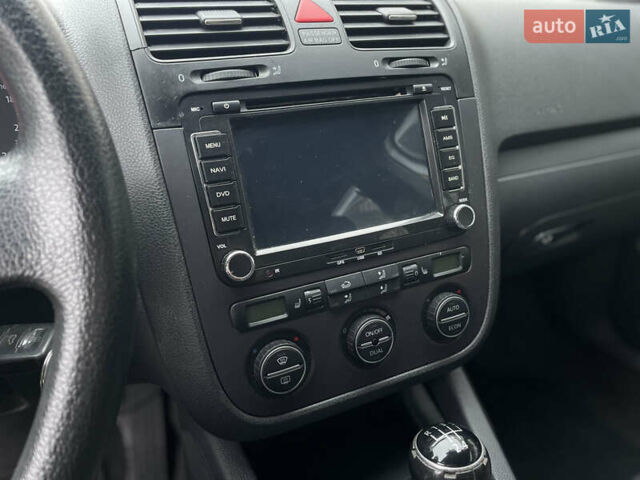 Серый Фольксваген Гольф, объемом двигателя 1.6 л и пробегом 220 тыс. км за 5850 $, фото 15 на Automoto.ua