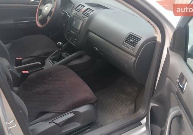 Серый Фольксваген Гольф, объемом двигателя 1.6 л и пробегом 242 тыс. км за 5150 $, фото 22 на Automoto.ua