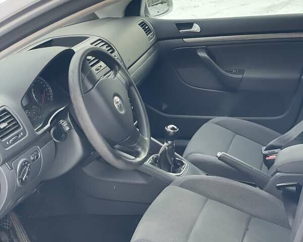 Серый Фольксваген Гольф, объемом двигателя 1.4 л и пробегом 270 тыс. км за 4599 $, фото 7 на Automoto.ua