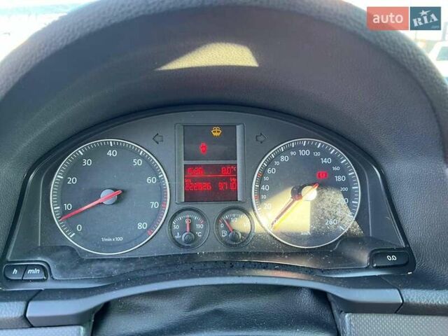 Сірий Фольксваген Гольф, об'ємом двигуна 1.6 л та пробігом 222 тис. км за 4990 $, фото 20 на Automoto.ua