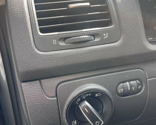 Фольксваген Гольф 2005 у Івано-Франківську на Automoto.ua Сірий Фольксваген Гольф, об'ємом двигуна 1.4 л та пробігом 222 тис. км за 6000 $, фото 9 на Automoto.ua