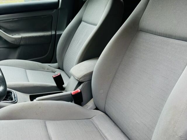 Серый Фольксваген Гольф, объемом двигателя 1.4 л и пробегом 326 тыс. км за 2150 $, фото 2 на Automoto.ua