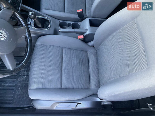 Фольксваген Гольф 2005 у Ямпіль на Automoto.ua Сірий Фольксваген Гольф, об'ємом двигуна 1.6 л та пробігом 266 тис. км за 5750 $, фото 24 на Automoto.ua