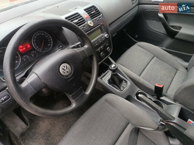 Серый Фольксваген Гольф, объемом двигателя 1.6 л и пробегом 205 тыс. км за 5900 $, фото 5 на Automoto.ua
