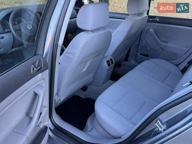 Серый Фольксваген Гольф, объемом двигателя 1.6 л и пробегом 225 тыс. км за 5500 $, фото 14 на Automoto.ua