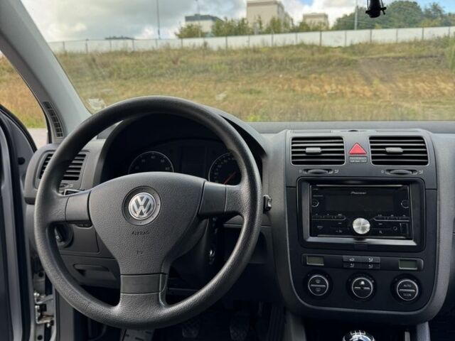 Серый Фольксваген Гольф, объемом двигателя 1.6 л и пробегом 225 тыс. км за 5600 $, фото 14 на Automoto.ua