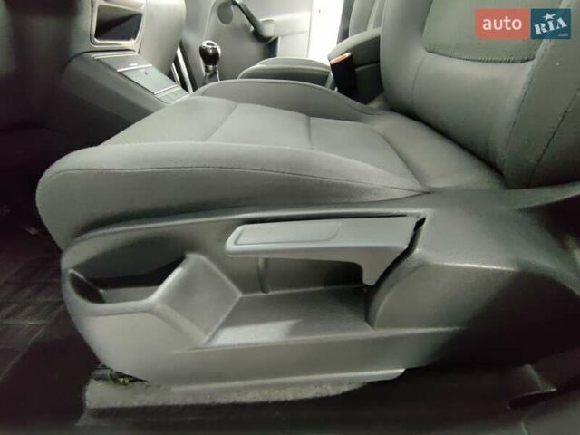 Сірий Фольксваген Гольф, об'ємом двигуна 1.6 л та пробігом 185 тис. км за 5800 $, фото 54 на Automoto.ua