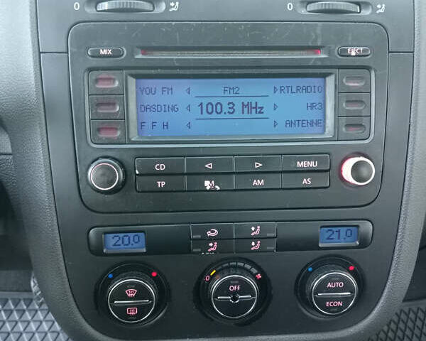 Сірий Фольксваген Гольф, об'ємом двигуна 1.4 л та пробігом 207 тис. км за 5299 $, фото 9 на Automoto.ua