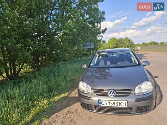 Серый Фольксваген Гольф, объемом двигателя 1.4 л и пробегом 199 тыс. км за 6000 $, фото 4 на Automoto.ua