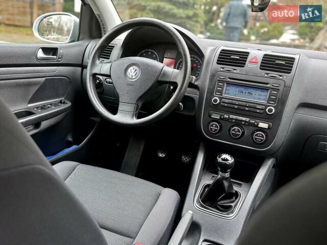 Серый Фольксваген Гольф, объемом двигателя 1.6 л и пробегом 178 тыс. км за 5790 $, фото 38 на Automoto.ua