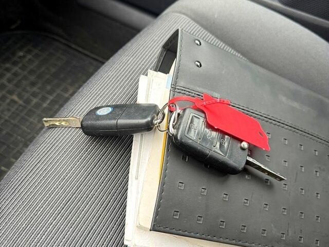 Серый Фольксваген Гольф, объемом двигателя 1.6 л и пробегом 211 тыс. км за 5600 $, фото 12 на Automoto.ua