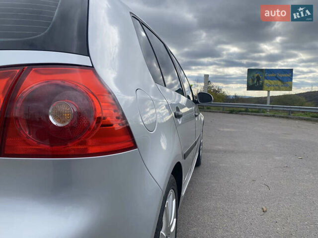 Фольксваген Гольф 2005 у Ямпіль на Automoto.ua Сірий Фольксваген Гольф, об'ємом двигуна 1.6 л та пробігом 266 тис. км за 5750 $, фото 10 на Automoto.ua