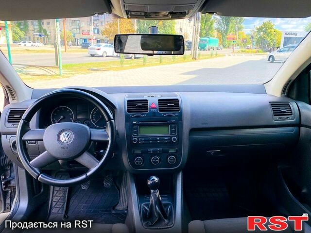 Фольксваген Гольф 2005 в Новомосковске на Automoto.ua Серый Фольксваген Гольф, объемом двигателя 1.6 л и пробегом 264 тыс. км за 4700 $, фото 4 на Automoto.ua