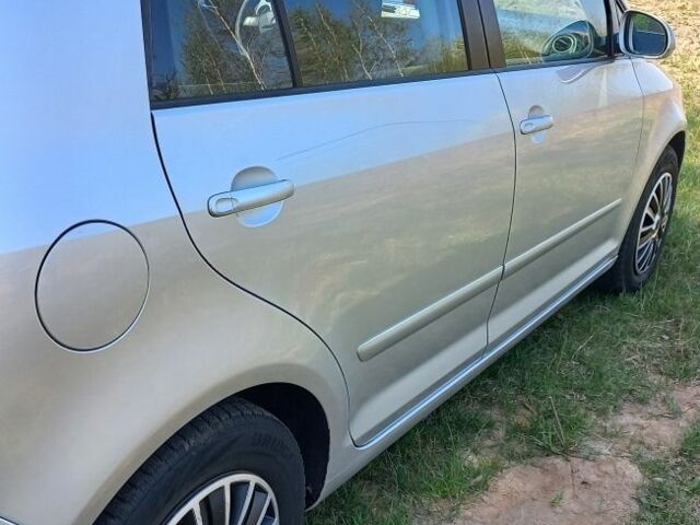 Серый Фольксваген Гольф, объемом двигателя 1.6 л и пробегом 350 тыс. км за 5309 $, фото 4 на Automoto.ua