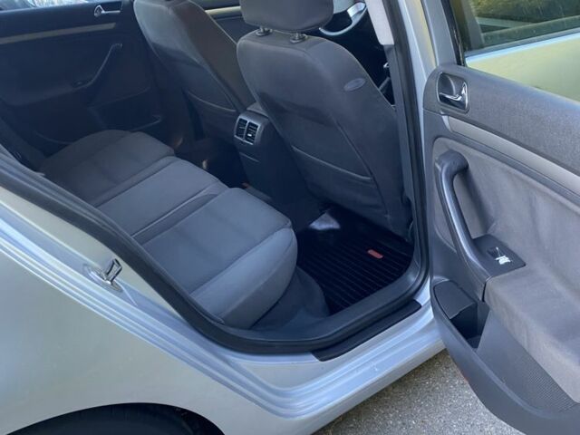 Серый Фольксваген Гольф, объемом двигателя 2 л и пробегом 244 тыс. км за 2919 $, фото 5 на Automoto.ua