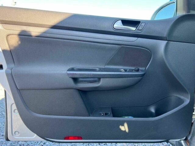 Серый Фольксваген Гольф, объемом двигателя 1.6 л и пробегом 222 тыс. км за 4990 $, фото 14 на Automoto.ua