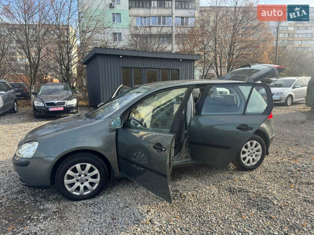 Серый Фольксваген Гольф, объемом двигателя 1.6 л и пробегом 180 тыс. км за 5900 $, фото 57 на Automoto.ua