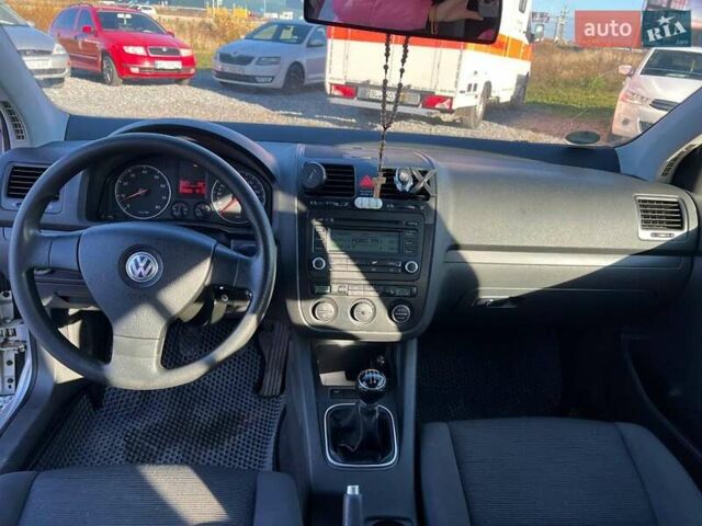 Сірий Фольксваген Гольф, об'ємом двигуна 1.6 л та пробігом 222 тис. км за 4990 $, фото 31 на Automoto.ua