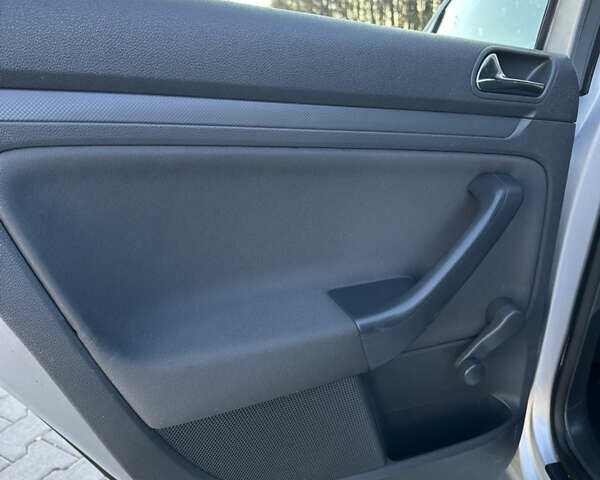 Серый Фольксваген Гольф, объемом двигателя 1.4 л и пробегом 202 тыс. км за 5600 $, фото 55 на Automoto.ua