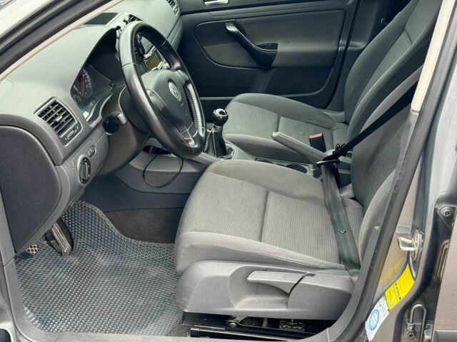 Серый Фольксваген Гольф, объемом двигателя 1.4 л и пробегом 271 тыс. км за 5090 $, фото 13 на Automoto.ua