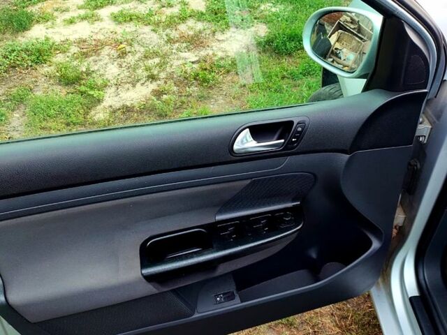 Сірий Фольксваген Гольф, об'ємом двигуна 1.6 л та пробігом 185 тис. км за 5500 $, фото 8 на Automoto.ua