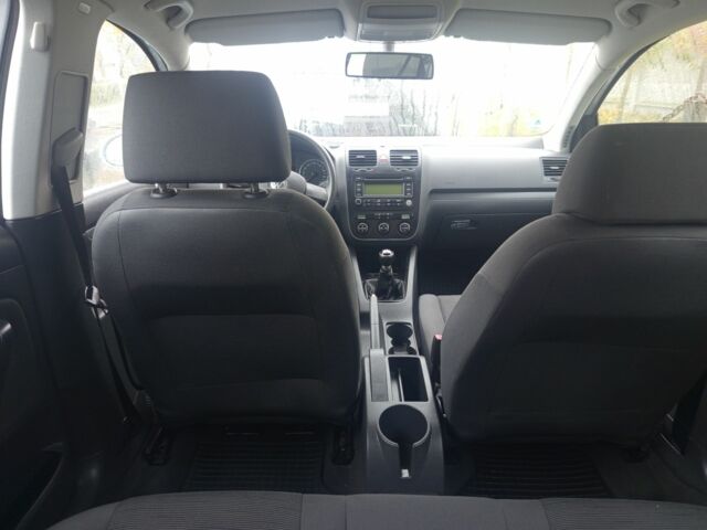 Серый Фольксваген Гольф, объемом двигателя 1.6 л и пробегом 240 тыс. км за 5600 $, фото 2 на Automoto.ua