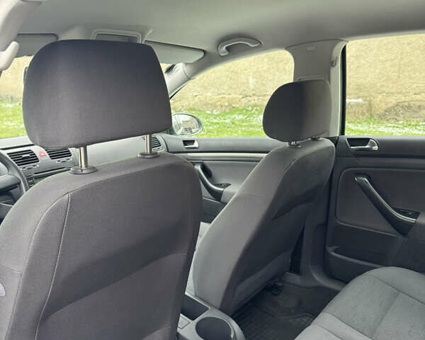 Серый Фольксваген Гольф, объемом двигателя 1.6 л и пробегом 211 тыс. км за 5600 $, фото 10 на Automoto.ua