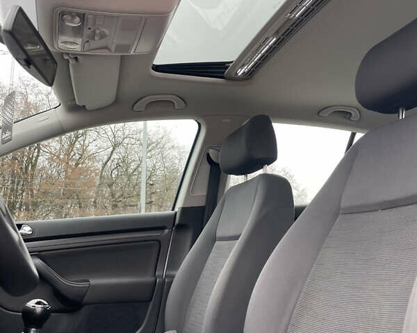 Серый Фольксваген Гольф, объемом двигателя 1.4 л и пробегом 203 тыс. км за 5400 $, фото 62 на Automoto.ua