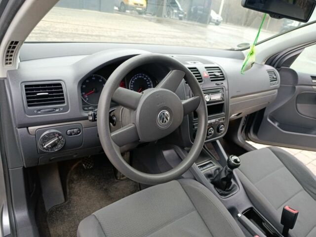 Серый Фольксваген Гольф, объемом двигателя 1.6 л и пробегом 331 тыс. км за 5300 $, фото 7 на Automoto.ua