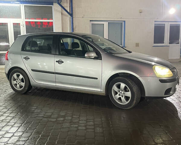 Серый Фольксваген Гольф, объемом двигателя 1.39 л и пробегом 250 тыс. км за 4650 $, фото 1 на Automoto.ua