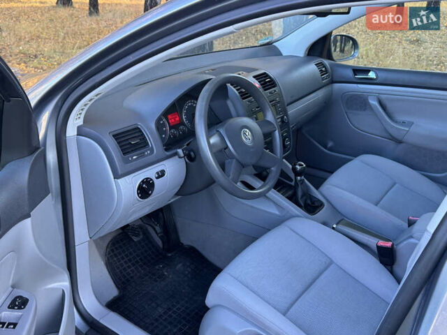 Серый Фольксваген Гольф, объемом двигателя 1.6 л и пробегом 225 тыс. км за 5500 $, фото 10 на Automoto.ua