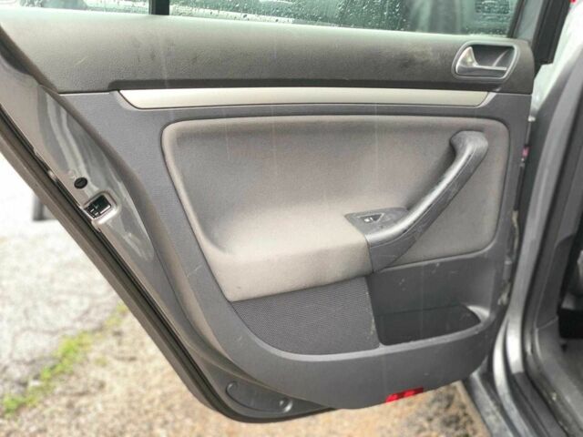 Серый Фольксваген Гольф, объемом двигателя 2 л и пробегом 185 тыс. км за 5740 $, фото 20 на Automoto.ua