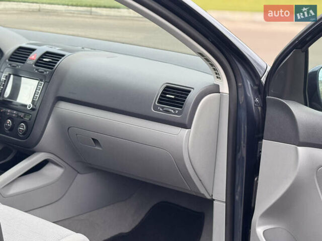 Серый Фольксваген Гольф, объемом двигателя 1.4 л и пробегом 173 тыс. км за 5399 $, фото 39 на Automoto.ua