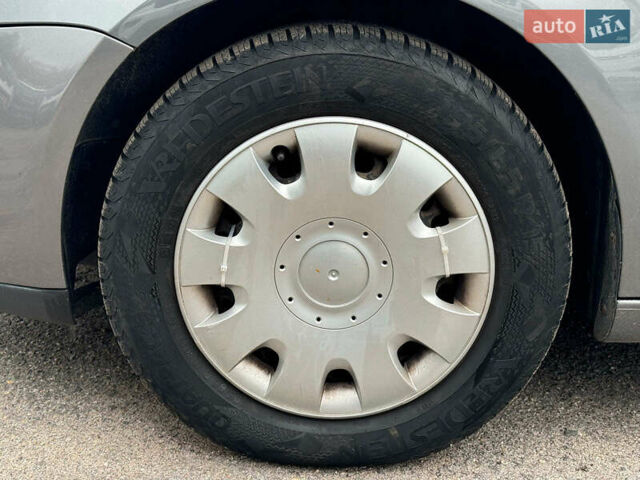 Серый Фольксваген Гольф, объемом двигателя 1.4 л и пробегом 271 тыс. км за 5190 $, фото 9 на Automoto.ua