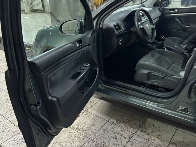 Серый Фольксваген Гольф, объемом двигателя 1.9 л и пробегом 300 тыс. км за 3200 $, фото 6 на Automoto.ua