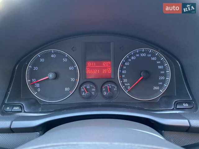 Фольксваген Гольф 2005 у Ямпіль на Automoto.ua Сірий Фольксваген Гольф, об'ємом двигуна 1.6 л та пробігом 266 тис. км за 5750 $, фото 26 на Automoto.ua