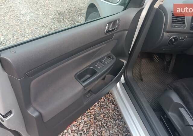 Серый Фольксваген Гольф, объемом двигателя 1.6 л и пробегом 242 тыс. км за 5150 $, фото 31 на Automoto.ua