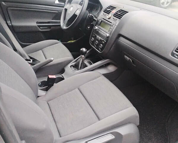 Серый Фольксваген Гольф, объемом двигателя 1.6 л и пробегом 205 тыс. км за 5900 $, фото 7 на Automoto.ua