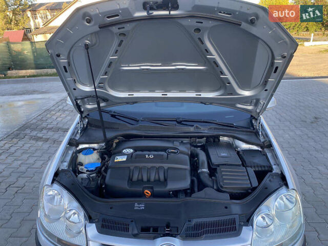 Фольксваген Гольф 2005 у Ямпіль на Automoto.ua Сірий Фольксваген Гольф, об'ємом двигуна 1.6 л та пробігом 266 тис. км за 5750 $, фото 18 на Automoto.ua