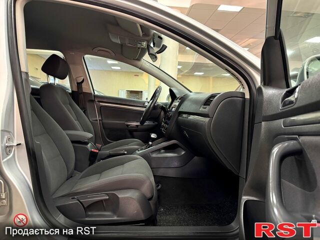 Сірий Фольксваген Гольф, об'ємом двигуна 1.6 л та пробігом 235 тис. км за 6000 $, фото 3 на Automoto.ua