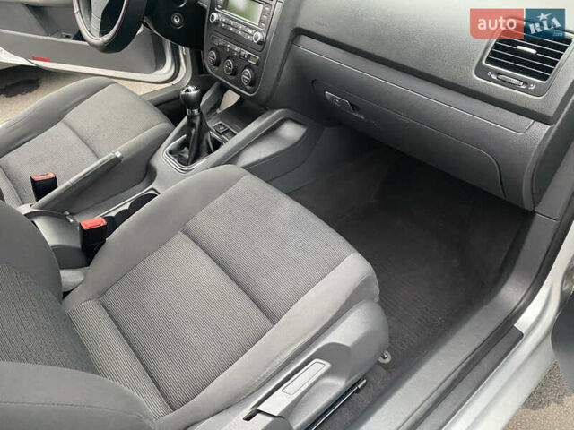 Сірий Фольксваген Гольф, об'ємом двигуна 1.6 л та пробігом 203 тис. км за 5200 $, фото 13 на Automoto.ua