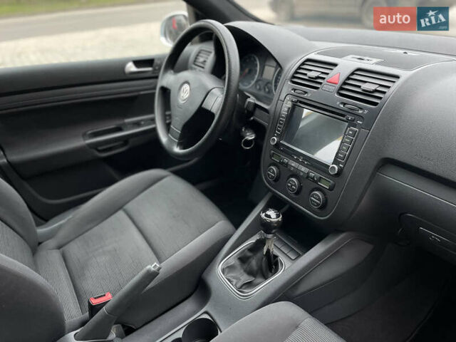 Серый Фольксваген Гольф, объемом двигателя 1.6 л и пробегом 220 тыс. км за 5850 $, фото 9 на Automoto.ua