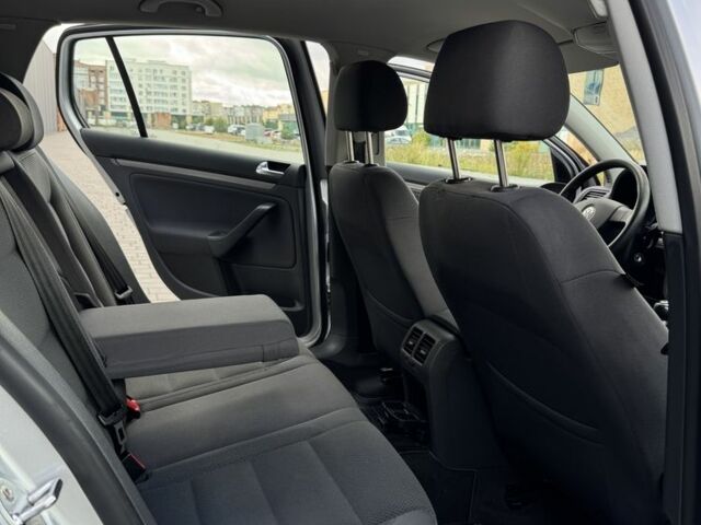 Серый Фольксваген Гольф, объемом двигателя 1.6 л и пробегом 225 тыс. км за 5600 $, фото 11 на Automoto.ua