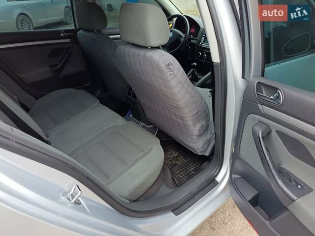 Серый Фольксваген Гольф, объемом двигателя 1.6 л и пробегом 225 тыс. км за 5200 $, фото 3 на Automoto.ua