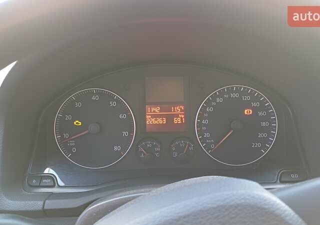 Фольксваген Гольф 2005 в Николаеве на Automoto.ua Серый Фольксваген Гольф, объемом двигателя 1.39 л и пробегом 226 тыс. км за 5200 $, фото 2 на Automoto.ua