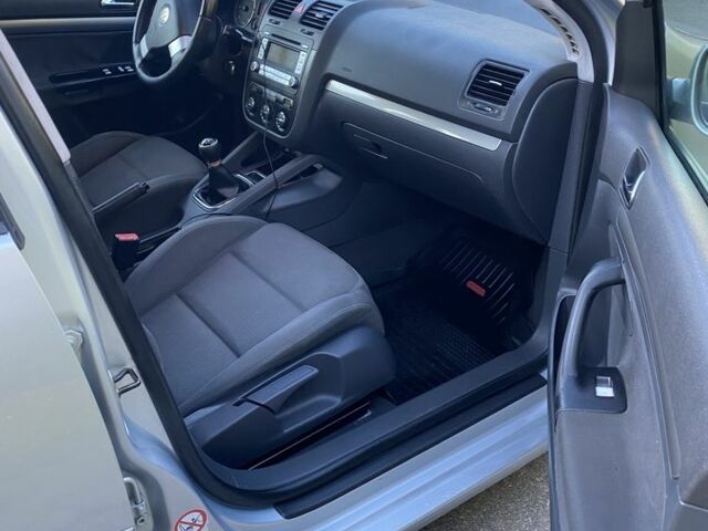 Серый Фольксваген Гольф, объемом двигателя 2 л и пробегом 244 тыс. км за 2919 $, фото 4 на Automoto.ua