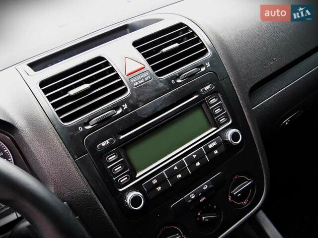 Сірий Фольксваген Гольф, об'ємом двигуна 1.6 л та пробігом 226 тис. км за 5000 $, фото 8 на Automoto.ua