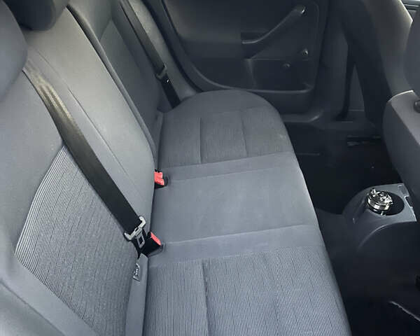 Фольксваген Гольф 2005 в Сваляве на Automoto.ua Серый Фольксваген Гольф, объемом двигателя 1.39 л и пробегом 191 тыс. км за 4700 $, фото 7 на Automoto.ua