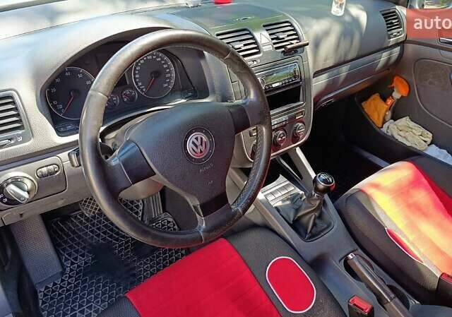 Сірий Фольксваген Гольф, об'ємом двигуна 1.6 л та пробігом 211 тис. км за 4700 $, фото 9 на Automoto.ua